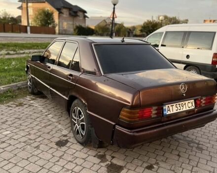 Красный Мерседес 190, объемом двигателя 2.3 л и пробегом 450 тыс. км за 1200 $, фото 2 на Automoto.ua