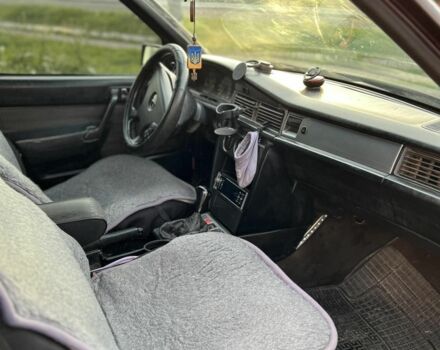 Красный Мерседес 190, объемом двигателя 2.3 л и пробегом 450 тыс. км за 1200 $, фото 9 на Automoto.ua