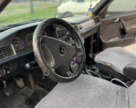 Красный Мерседес 190, объемом двигателя 2.3 л и пробегом 450 тыс. км за 1200 $, фото 12 на Automoto.ua