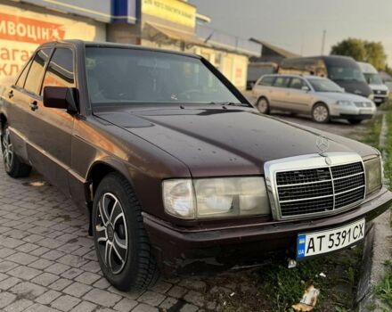 Красный Мерседес 190, объемом двигателя 2.3 л и пробегом 450 тыс. км за 1200 $, фото 1 на Automoto.ua