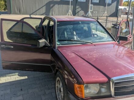 Мерседес 190 1983 у Тернополі на Automoto.ua Червоний Мерседес 190, об'ємом двигуна 2 л та пробігом 362 тис. км за 800 $, фото 1 на Automoto.ua