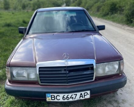 Красный Мерседес 190, объемом двигателя 2 л и пробегом 300 тыс. км за 1500 $, фото 1 на Automoto.ua