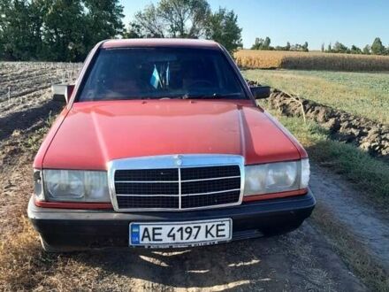Мерседес 190 1983 у Дніпро (Дніпропетровську) на Automoto.ua Червоний Мерседес 190, об'ємом двигуна 2 л та пробігом 280 тис. км за 1600 $, фото 1 на Automoto.ua