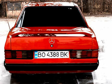 Мерседес 190 1985 у Чернівцях на Automoto.ua Червоний Мерседес 190, об'ємом двигуна 2 л та пробігом 400 тис. км за 1600 $, фото 1 на Automoto.ua