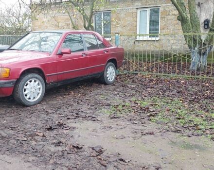 Червоний Мерседес 190, об'ємом двигуна 2 л та пробігом 300 тис. км за 475 $, фото 1 на Automoto.ua