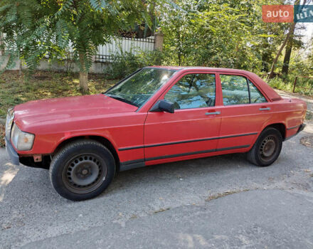 Красный Мерседес 190, объемом двигателя 2 л и пробегом 319 тыс. км за 3000 $, фото 1 на Automoto.ua