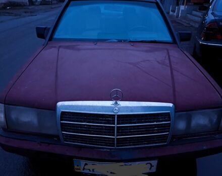 Червоний Мерседес 190, об'ємом двигуна 2 л та пробігом 300 тис. км за 1000 $, фото 1 на Automoto.ua