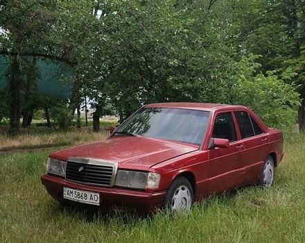 Красный Мерседес 190, объемом двигателя 2 л и пробегом 350 тыс. км за 1668 $, фото 1 на Automoto.ua