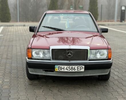 Красный Мерседес 190, объемом двигателя 2 л и пробегом 250 тыс. км за 1950 $, фото 1 на Automoto.ua