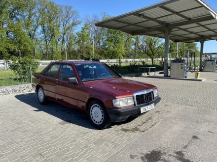 Мерседес 190 1989 у Обухове на Automoto.ua Червоний Мерседес 190, об'ємом двигуна 2 л та пробігом 350 тис. км за 1000 $, фото 1 на Automoto.ua