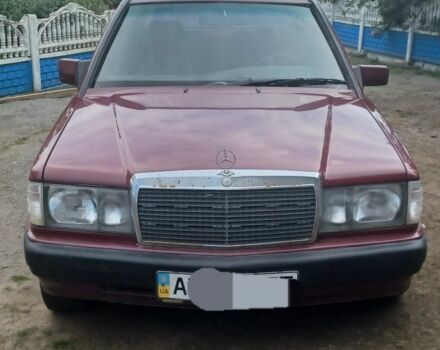 Красный Мерседес 190, объемом двигателя 2 л и пробегом 462 тыс. км за 1600 $, фото 1 на Automoto.ua