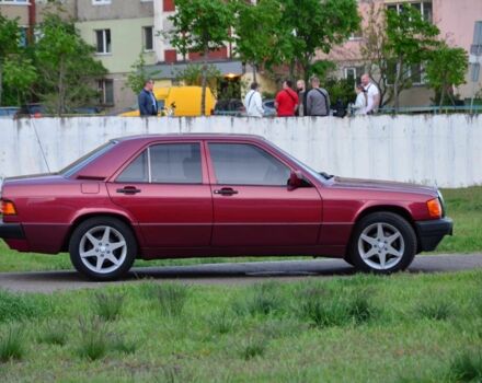 Червоний Мерседес 190, об'ємом двигуна 2 л та пробігом 265 тис. км за 4000 $, фото 1 на Automoto.ua