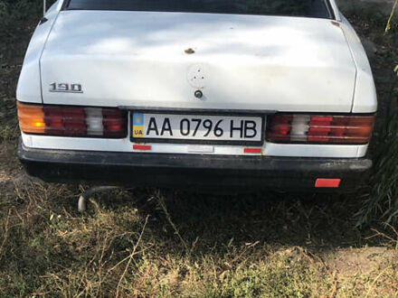 Мерседес 190 1988 у Києві на Automoto.ua Мерседес 190, об'ємом двигуна 2 л та пробігом 318 тис. км за 950 $, фото 1 на Automoto.ua