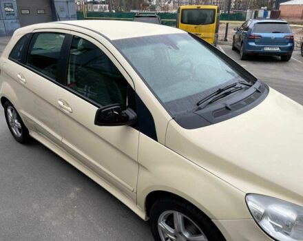 Желтый Мерседес 190, объемом двигателя 2 л и пробегом 270 тыс. км за 7500 $, фото 2 на Automoto.ua