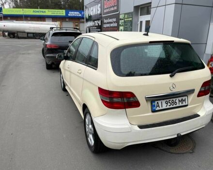 Желтый Мерседес 190, объемом двигателя 2 л и пробегом 270 тыс. км за 7500 $, фото 1 на Automoto.ua