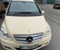 Желтый Мерседес 190, объемом двигателя 2 л и пробегом 270 тыс. км за 7500 $, фото 1 на Automoto.ua