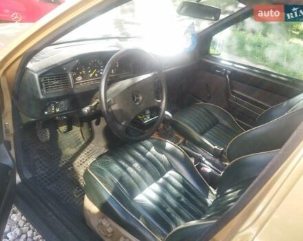 Жовтий Мерседес 190, об'ємом двигуна 2 л та пробігом 355 тис. км за 1800 $, фото 9 на Automoto.ua