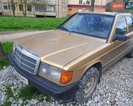 Жовтий Мерседес 190, об'ємом двигуна 2 л та пробігом 355 тис. км за 1800 $, фото 1 на Automoto.ua