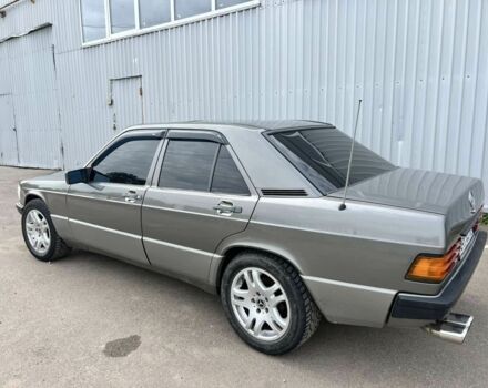 Серый Мерседес 190, объемом двигателя 2 л и пробегом 340 тыс. км за 2500 $, фото 2 на Automoto.ua