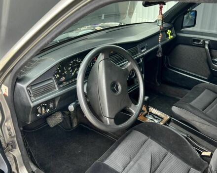 Серый Мерседес 190, объемом двигателя 2 л и пробегом 340 тыс. км за 2500 $, фото 3 на Automoto.ua