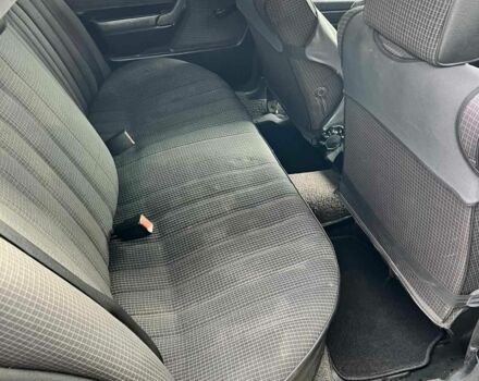 Серый Мерседес 190, объемом двигателя 2 л и пробегом 340 тыс. км за 2500 $, фото 4 на Automoto.ua