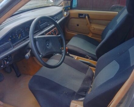 Сірий Мерседес 190, об'ємом двигуна 2 л та пробігом 100 тис. км за 1426 $, фото 1 на Automoto.ua