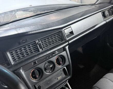 Сірий Мерседес 190, об'ємом двигуна 2 л та пробігом 1 тис. км за 2902 $, фото 6 на Automoto.ua