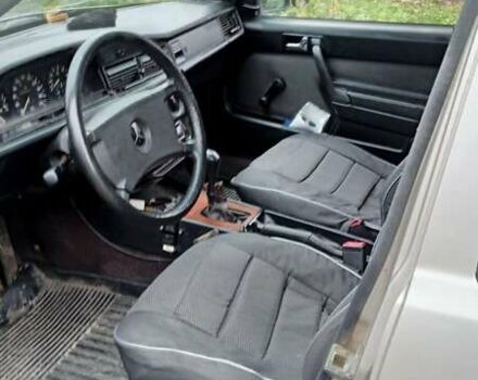 Серый Мерседес 190, объемом двигателя 2 л и пробегом 460 тыс. км за 1700 $, фото 3 на Automoto.ua