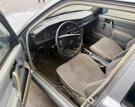 Серый Мерседес 190, объемом двигателя 2.3 л и пробегом 317 тыс. км за 1200 $, фото 8 на Automoto.ua
