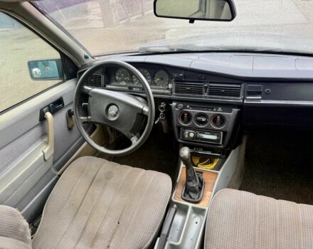 Серый Мерседес 190, объемом двигателя 2.3 л и пробегом 317 тыс. км за 1200 $, фото 15 на Automoto.ua