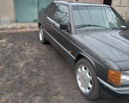 Серый Мерседес 190, объемом двигателя 3 л и пробегом 330 тыс. км за 4000 $, фото 1 на Automoto.ua