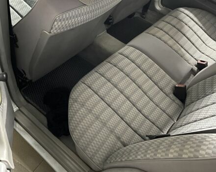 Серый Мерседес 190, объемом двигателя 2 л и пробегом 200 тыс. км за 5500 $, фото 5 на Automoto.ua