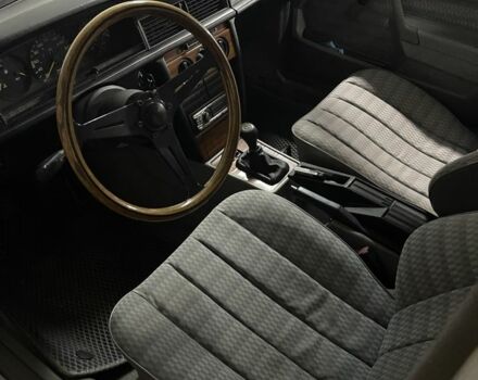 Серый Мерседес 190, объемом двигателя 2 л и пробегом 200 тыс. км за 5500 $, фото 4 на Automoto.ua