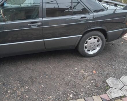 Серый Мерседес 190, объемом двигателя 3 л и пробегом 330 тыс. км за 4000 $, фото 4 на Automoto.ua