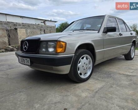 Серый Мерседес 190, объемом двигателя 1.8 л и пробегом 300 тыс. км за 5300 $, фото 1 на Automoto.ua