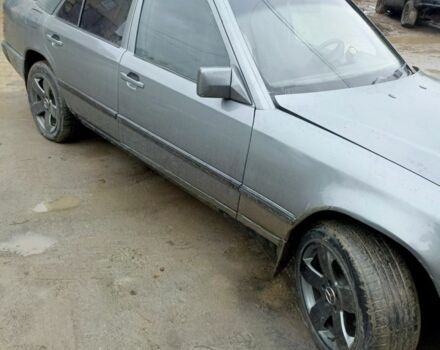 Синий Мерседес 190, объемом двигателя 3 л и пробегом 100 тыс. км за 2200 $, фото 2 на Automoto.ua