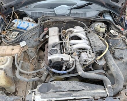 Синій Мерседес 190, об'ємом двигуна 2 л та пробігом 999 тис. км за 800 $, фото 5 на Automoto.ua