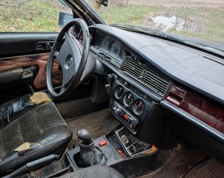 Синій Мерседес 190, об'ємом двигуна 2 л та пробігом 999 тис. км за 800 $, фото 4 на Automoto.ua