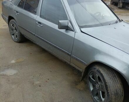 Синий Мерседес 190, объемом двигателя 3 л и пробегом 100 тыс. км за 2200 $, фото 1 на Automoto.ua