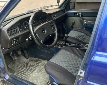 Синий Мерседес 190, объемом двигателя 2 л и пробегом 377 тыс. км за 1200 $, фото 5 на Automoto.ua