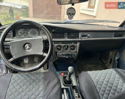Синий Мерседес 190, объемом двигателя 2 л и пробегом 377 тыс. км за 1200 $, фото 1 на Automoto.ua
