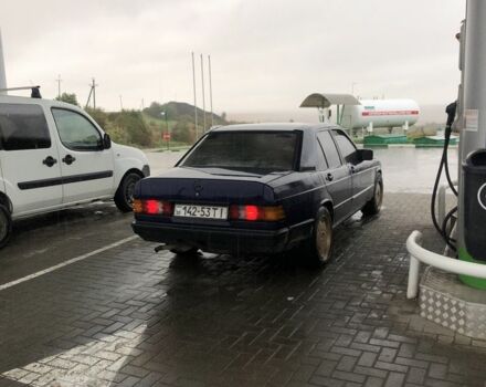 Синий Мерседес 190, объемом двигателя 2 л и пробегом 400 тыс. км за 1400 $, фото 1 на Automoto.ua