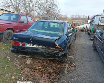 Синий Мерседес 190, объемом двигателя 2 л и пробегом 100 тыс. км за 1500 $, фото 2 на Automoto.ua