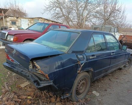 Синий Мерседес 190, объемом двигателя 2 л и пробегом 100 тыс. км за 1500 $, фото 3 на Automoto.ua