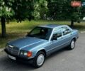 Синий Мерседес 190, объемом двигателя 2 л и пробегом 275 тыс. км за 5500 $, фото 1 на Automoto.ua