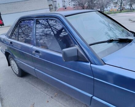Синий Мерседес 190, объемом двигателя 2 л и пробегом 300 тыс. км за 1500 $, фото 2 на Automoto.ua