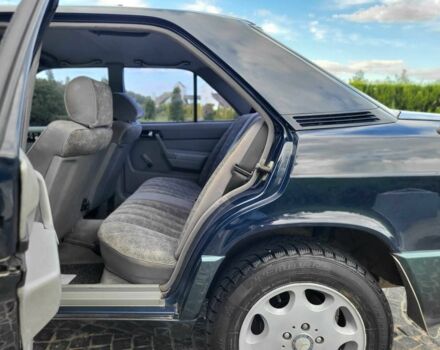 Синій Мерседес 190, об'ємом двигуна 1.8 л та пробігом 360 тис. км за 4950 $, фото 7 на Automoto.ua