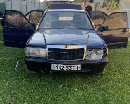 Синий Мерседес 190, объемом двигателя 2 л и пробегом 400 тыс. км за 1400 $, фото 1 на Automoto.ua
