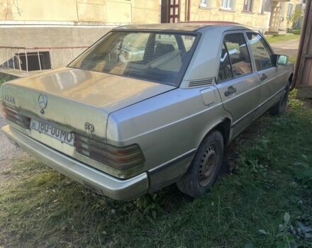 Мерседес 190 1986 в Вижнице на Automoto.ua Зеленый Мерседес 190, объемом двигателя 2 л и пробегом 439 тыс. км за 650 $, фото 1 на Automoto.ua