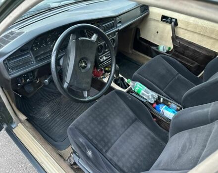 Зеленый Мерседес 190, объемом двигателя 2 л и пробегом 30 тыс. км за 1600 $, фото 7 на Automoto.ua